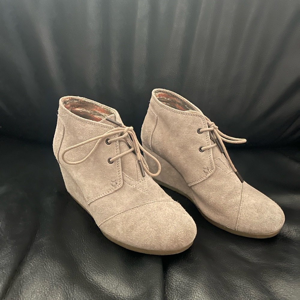 Toms Women's Taupe Suede Wedge Booties